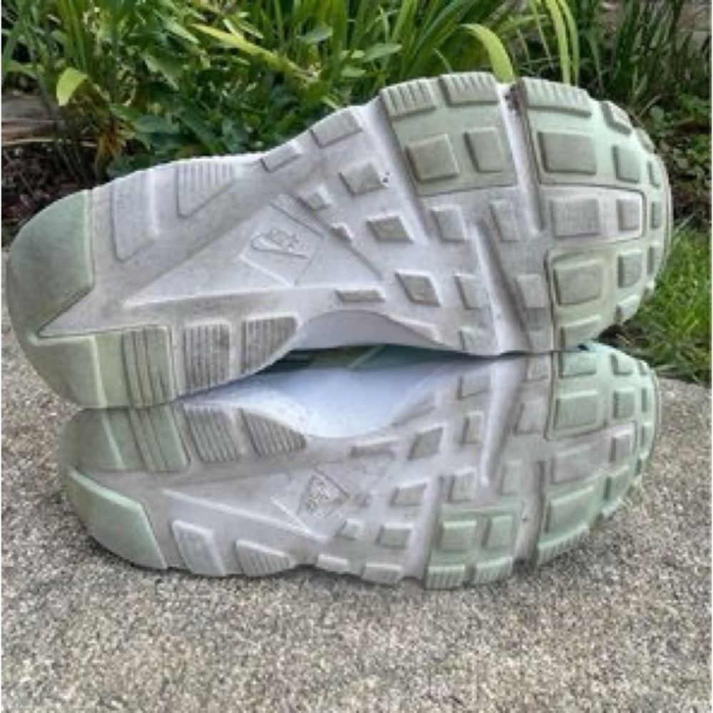 Nike Huarache Run size 6Y - Picture 4 of 6